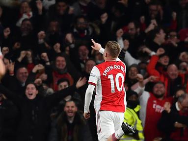 Nomor punggung 10 di Arsenal akan segera ditinggal pemiliknya. Emile Smith Rowe dilaporkan akan segera pindah ke Fulham. Kepindahan Smith Rowe akan membuat nomor punggung 10 menjadi tidak berpenghuni. Lalu, siapa saja pemain The Gunners yang layak memakai nomor tersebut? (Ben STANSALL / AFP)