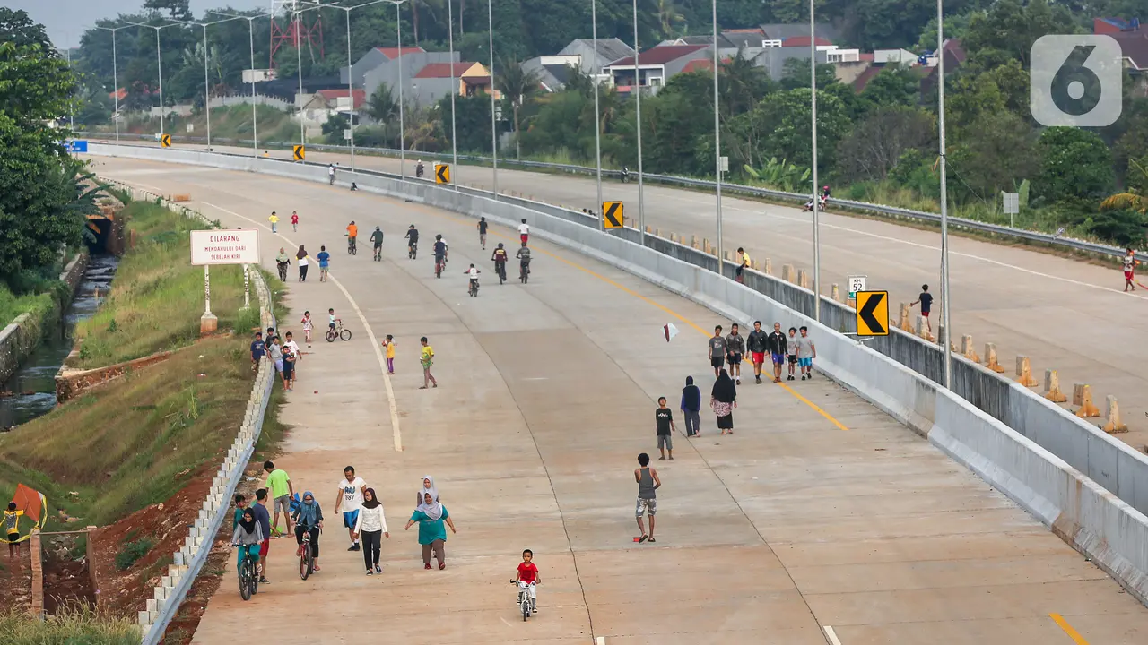 Berolahraga di Jalan Tol Tanpa Mengindahkan Protokol Kesehatan