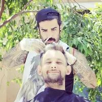 Berkenalan dengan Nasir Sobhani, pria baik hati yang menyulap penampilan para gelandangan menjadi seperti selebriti.
