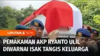 Jenazah Kasat Reskrim Polres Solok Selatan, AKP Ryanto Ulil Anshar dikebumikan di Taman Pemakaman Umum Siri Na Pesse, Kota Makassar, Sulawesi Selatan. Upacara pemakaman dilaksanakan dengan upacara kedinasan dipimpin langsung Kapolda Sulawesi Selatan,...