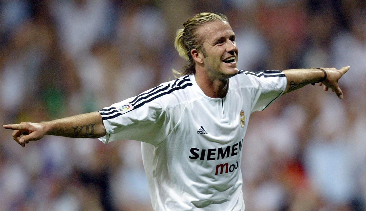 David Beckham merupakan lulusan akademi MU yang dibeli Real Madrid seharga 37,5 juta euro pada 2003. Ia tampil sebanyak 159 laga dengan mencetak 20 gol dan 51 assists. Sempat hengkang ke Los Angeles dan AC Milan, sang pemain lalu melanjutkan kariernya bersama PSG pada 2013. (AFP/Javier Soriano)