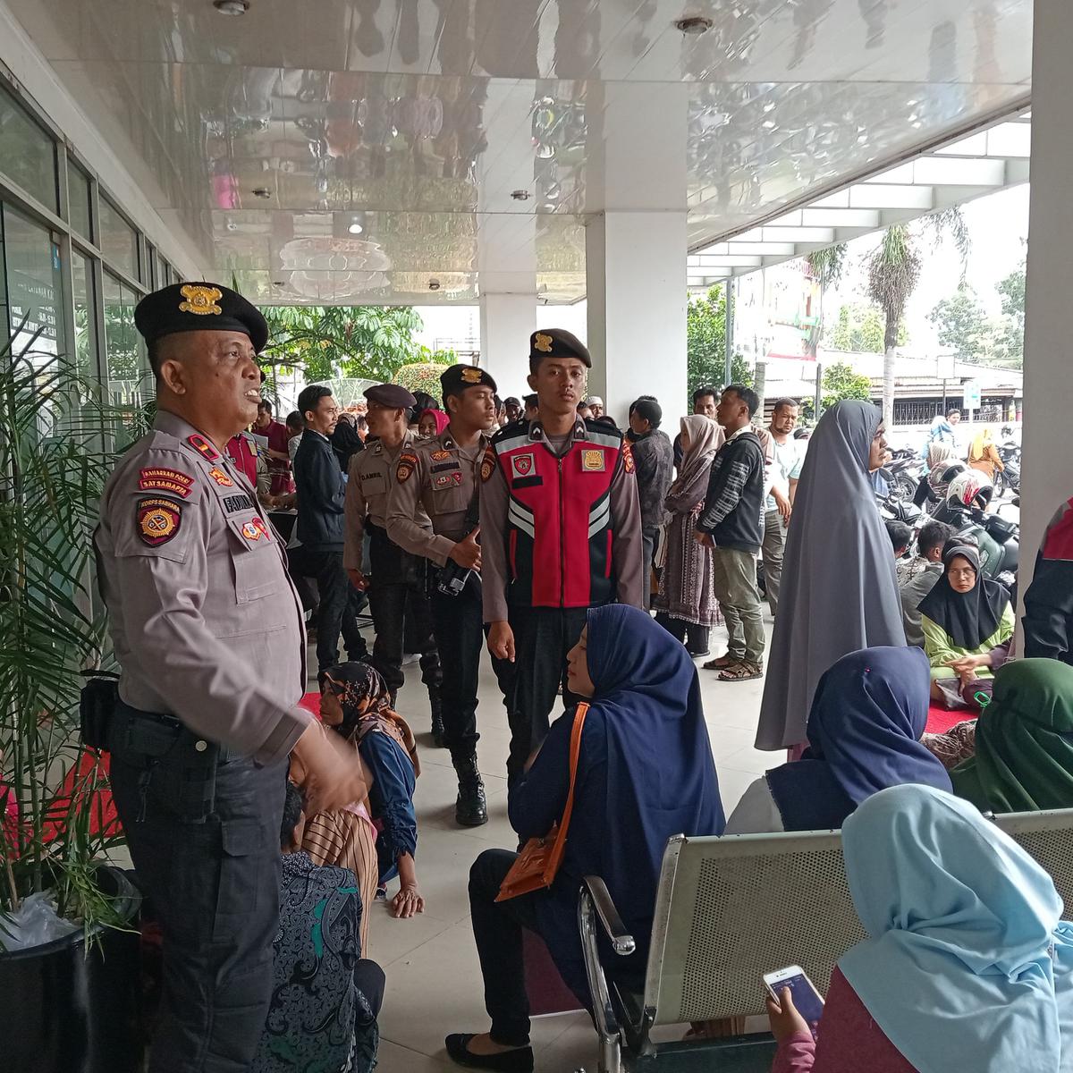 Samapta Polres Kampar melaksanakan kegiatan cooling system