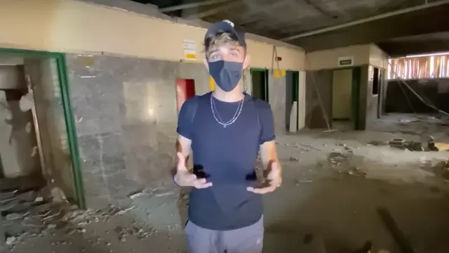 Jose Flores dalam rumah sakit terbengkalai
