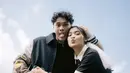 Tentunya, dengan konsep sederhana ini, bisa jadi inspirasi foto prewed bersama pasangan.