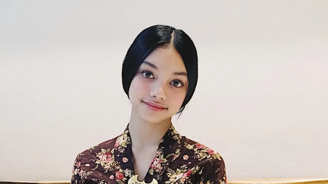 Naura Ayu, Inspirasi Kebaya Model Terbaru untuk Remaja di 2025
