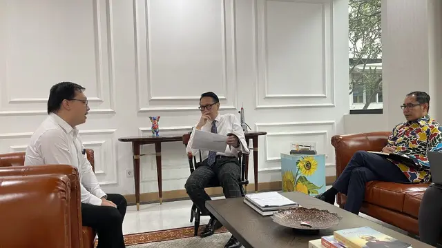 Deputi Bidang Koordinasi Pemberdayaan Ekonomi Masyarakat dan Pelindungan Pekerja Migran Kemenko PM Leontinus Alpha Edison melakukan pertemuan dengan Wamenlu RI Arif Havas Oegroseno di Kemlu RI, Jakarta, Senin (28/7/2025).