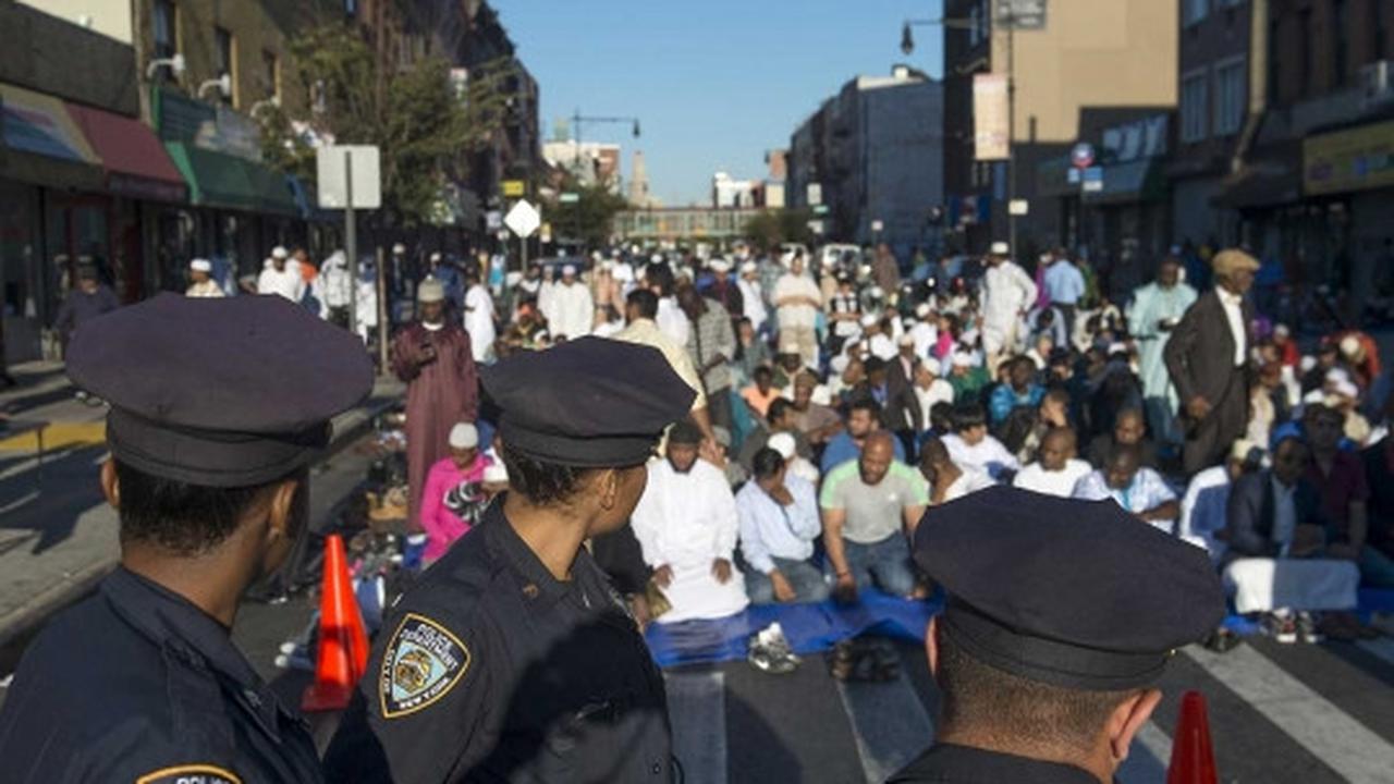 Kekhusyukan umat muslim di New York jalani ibadah salat Idul Adha
