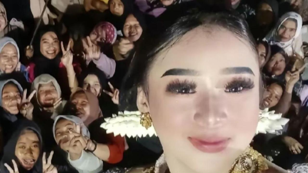 Misteri Sosok Hitam di Foto Selfie Niken Salindry, Kesalahan Kamera atau Penampakan?