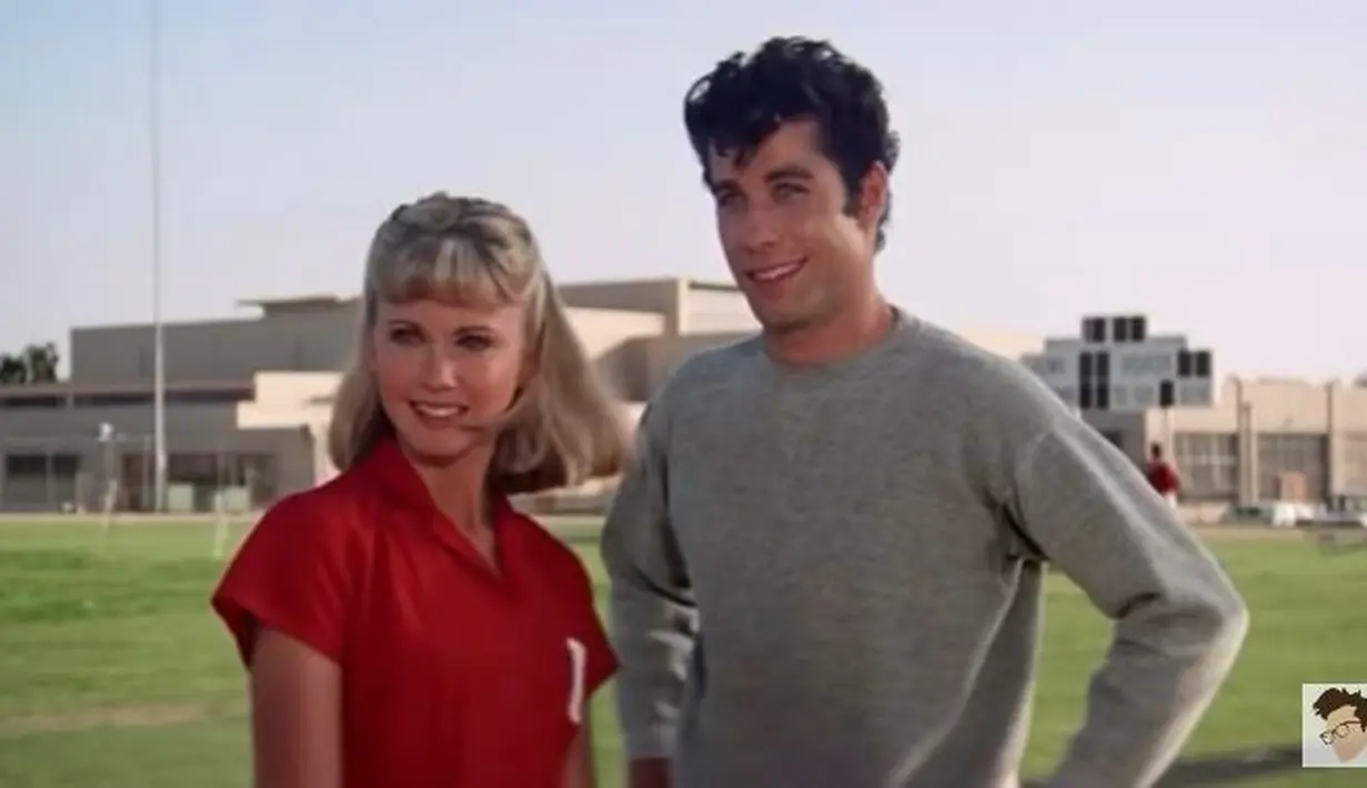 John Travolta alias Danny cemburu dengan kedekatan Olivia Newton John dengan lelaki lain. Saat berolahraga, Danny pun sampai terjatuh dan membuat Sandy panik. (Foto: YouTube)