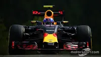 Pebalap Red Bull, Max Verstappen, membukukan waktu tercepat pada sesi latihan bebas kedua GP Belgia, Jumat (26/8/2016). (Motorsport)