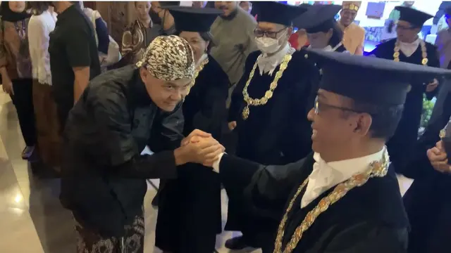 Ganjar Pranowo dan Pratikno menghadiri Rapat Terbuka Dies Natalies ke-74 Universitas Gadjah Mada (UGM) pada hari ini, Selasa (19/12/2023).