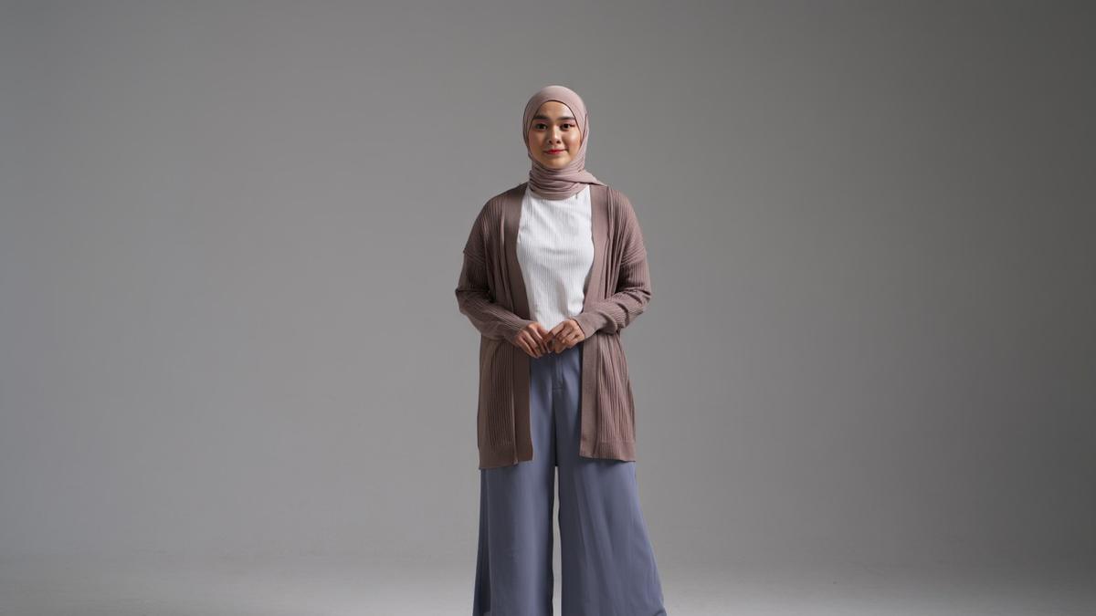 Apakah Cardigan Cocok Dengan Celana Kulot? Ini Rekomendasi Padu Padannya