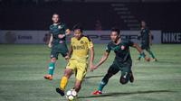 Duel PS Tira vs Bhayangkara FC di Stadion Sultan Agung, Bantul, Sabtu (6/10/2018). (Bola.com/Permana Kusumadijaya)