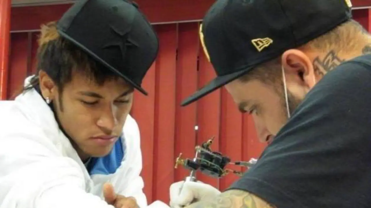 Mengintip 10 Tato yang Ada di Tubuh Neymar