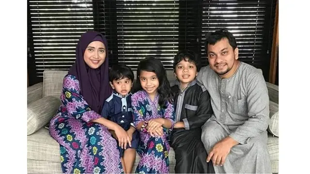 Kini keduanya telah dikaruniai 3 orang anak, Teuku Omar Dakari, Cut Malaka Ayesha dan Teuku Zakarizein.