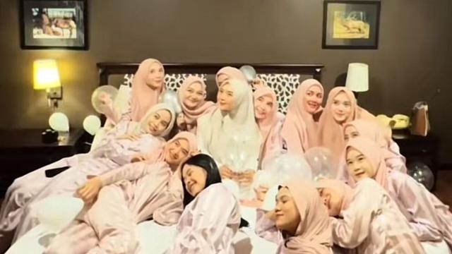 Devita Sri Suci, selebgram asal Sukabumi batal menikah H-1 padahal sudah menggelar acara siraman. (Dok: TikTok @developphoto)