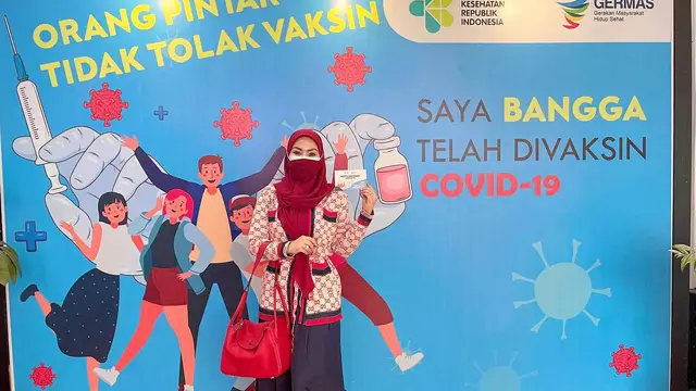 Ade Fitrie Kirana menerima vaksin Pfizer