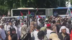 Massa melakukan demonstrasi di depan kedubes AS menentang sikap Presiden Trump yang mengakui Yerusalem sebagai Ibu Kota Israel.
