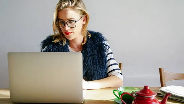 [Bintang] Cerdas, 4 Zodiak Ini Nggak Cuma Menawan Luarnya Saja