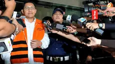 Selain itu, Anas juga siap membeberkan keterlibatan Edhie Baskoro Yudhoyono alias Ibas. Namun, Anas hanya memberikan keterangan yang perlu-perlu saja, tergantung pertanyaan penyidik (Liputan6.com/Johan Tallo)