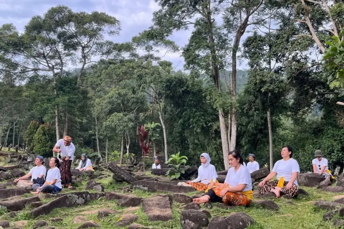 Gunung Padang saat dijadikan tempat meditasi @tunjungdhimasbintoro