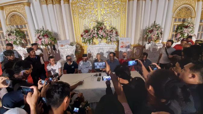 Keputusan penundaan resepsi pernikahan putri Wakil Walikota Samarinda diambil lewat musyawarah keluarga.