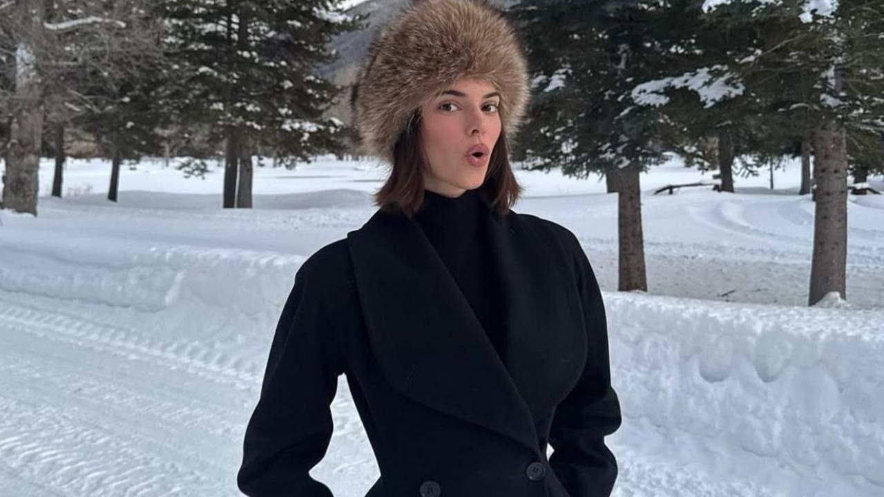 Kendall Jenner Tampil Modis di Tengah Salju, Ini Gaya Winter Look-nya