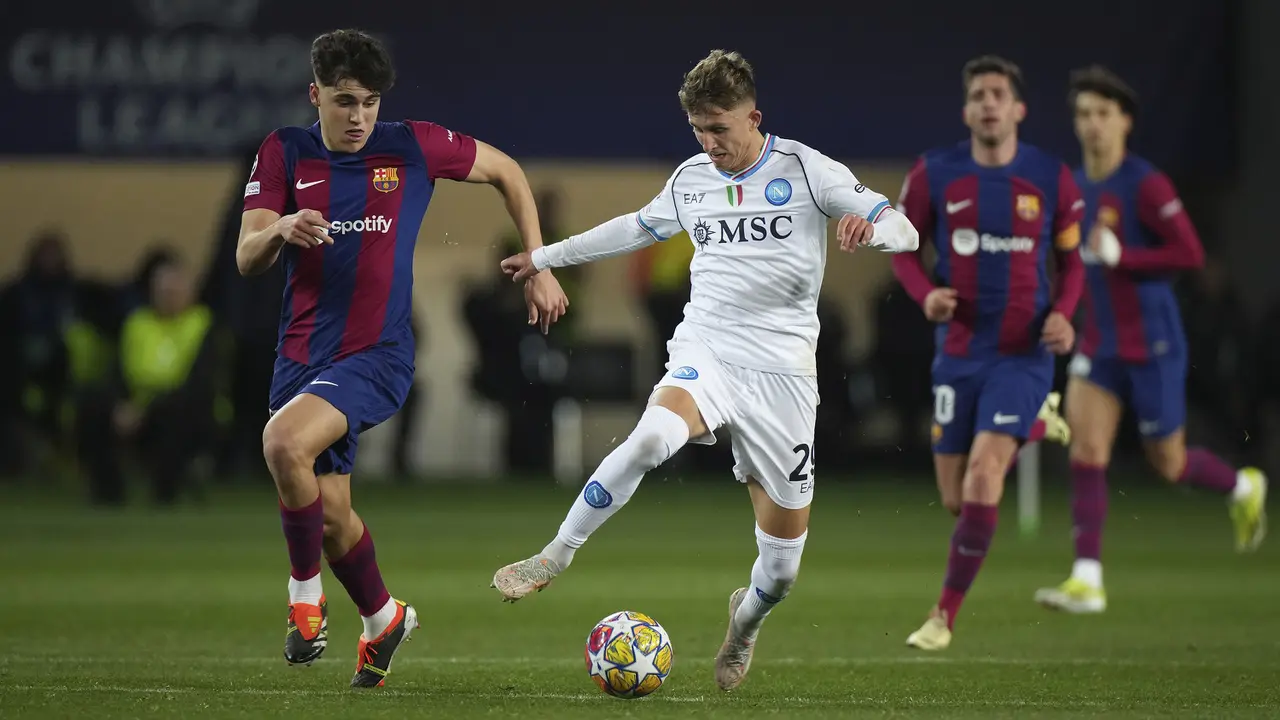 Foto: Debut di Liga Champions, Bek 17 Tahun Barcelona Ini Langsung Jadi Man of The Match