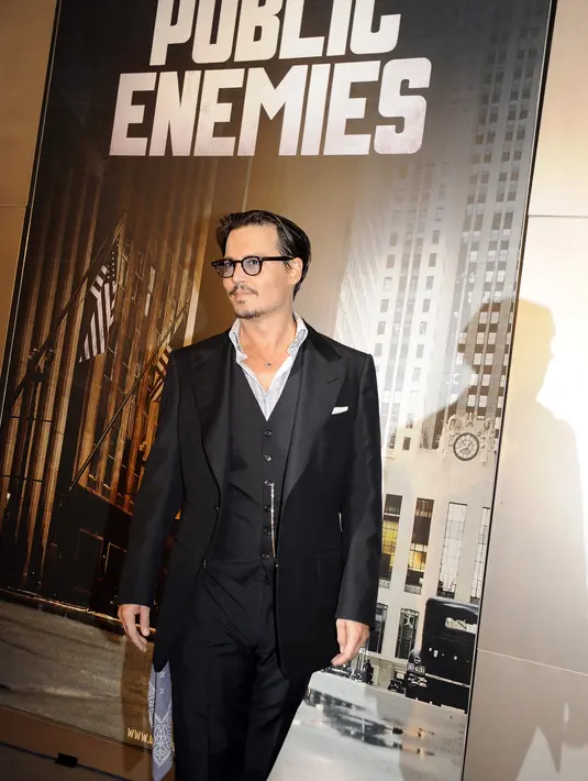 Pemeran utama di film yang bertajuk 'The Pirates Of Carribean', Johnny Deep mendapatkan predikat papa ganteng hollywood. Johnny Deep dikaruniai dua buah hati. (AFP/Bintang.com)