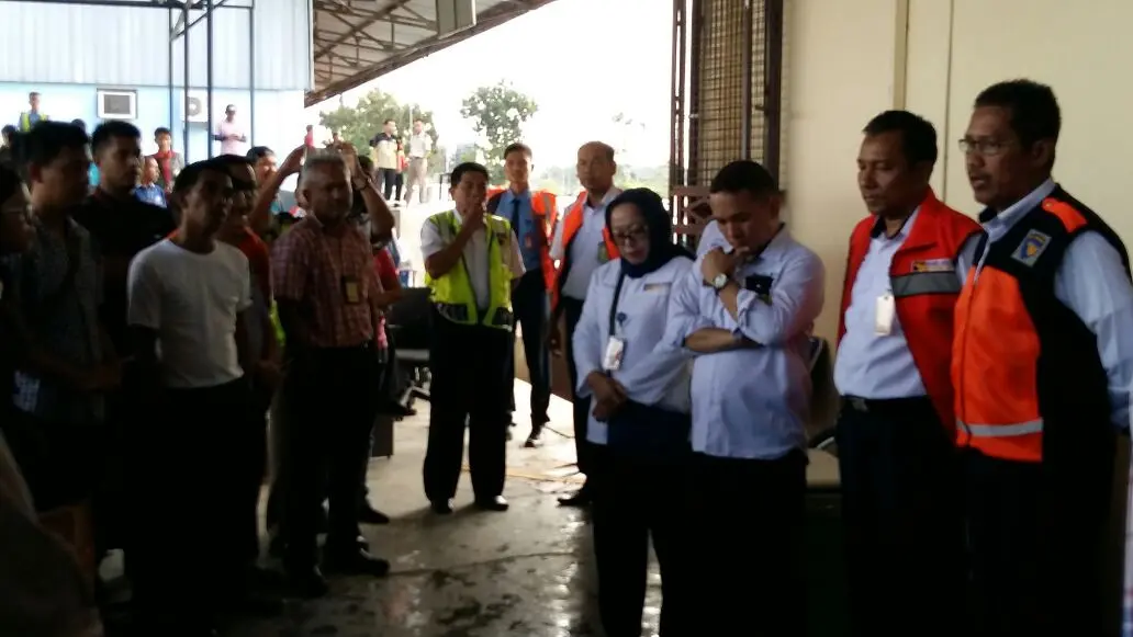 Direktur Umum Pengelolaan Bandara Hang Nadim, Batam, Suwarso membenarkan terjadi kebakaran di beberapa ruangan Kantor Logistik Bandara Hang Nadim, Kota Batam. (Liputan6.com/Ajang Nurdin)