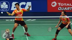 Ganda campuran Indonesia Alfian Eko Prasetya/Annisa Saufika saat laga BCA Indonesia Open 2016 melawan Jacco Arends/Selena Piek, Jakarta, Kamis (2/6/2016). Alfian Eko Prasetya/Annisa Saufika unggul 21-17, 21-8. (Liputan6.com/Helmi Fithriansyah)