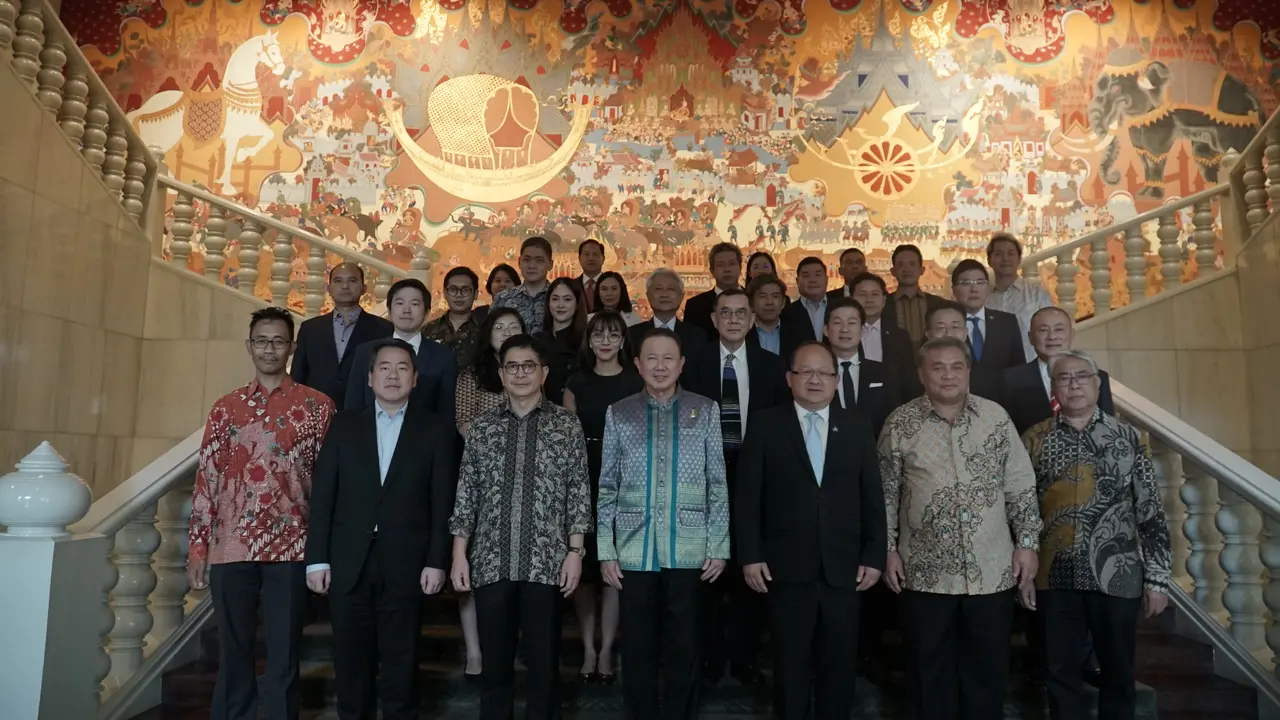 Ketua ASEAN Business Advisory Council (ASEAN-BAC) Arsjad Rasjid menyatakan, Thailand menjadi contoh bagi negara-negara ASEAN dalam memanfaatkan potensi foreign  direct investment (FDI) di negara itu.