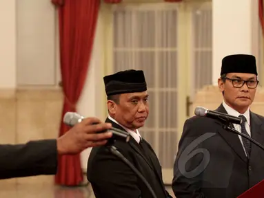 Tiga Plt pimpinan KPK, Taufiqurahman Ruki (kiri), Indriyanto Seno Aji (tengah) dan Johan Budi mengikuti gladi bersih pelantikan di Istana Merdeka, Jakarta, Jumat (20/2/2015). (Liputan6.com/Faizal Fanani)