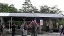 Dunia pariwisata DIY tetap berjalan. Beberapa wisatawan asing sedang melihat Museum Mbah Maridjan, Yogyakarta, Senin (12/05/2014) (Liputan6.com/Andrian M Tunay).