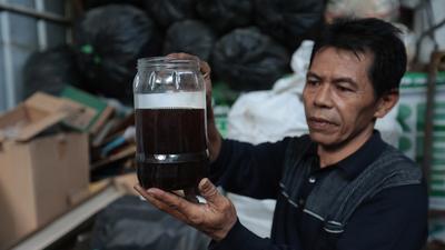 Dari Tumpukan Sampah Plastik Menjadi Bahan Bakar Alternatif