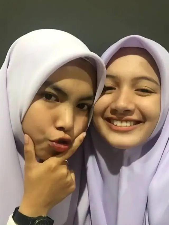 6 Potret Sanwanee Esor, 'Kembaran' Lisa BLACKPINK yang Berhijab