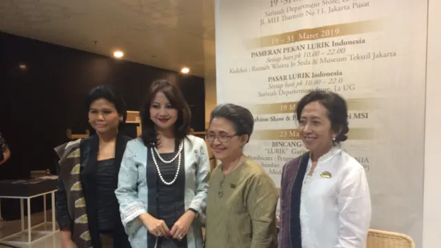PT Sarinah (Persero) bekerja sama dengan Himpunan Wastraprema gelar Pekan Lurik Indonesia. Liputan6.com/Athika
