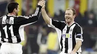 Dua bintang Newcastle United: Alan Shearer (kanan) dan Gary Speed.