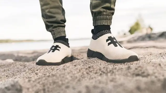 Sepatu Sneakers Berbahan Limbah Kopi Pertama di Dunia