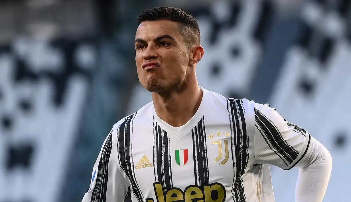 Kembalinya Cristiano Ronaldo ke Manchester United musim ini setelah sempat berkiprah selama 3 musim di Liga Italia bersama Juventus, menambah daftar rekrutan Setan Merah yang berasal dari alumnus Liga Italia. Tercatat ada 7 pemain sebelum CR7. Siapa sajakah? (Foto: AFP/Marco Bertorello)