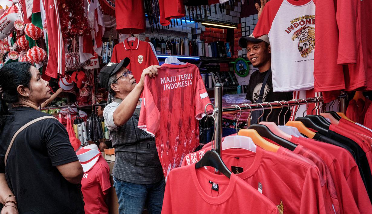 Harga yang dijual pun beragam mulai dari Rp5.000 hingga Rp250.000 tergantung dari ragam pernak-pernik yang diminati. (Yasuyoshi CHIBA/AFP)