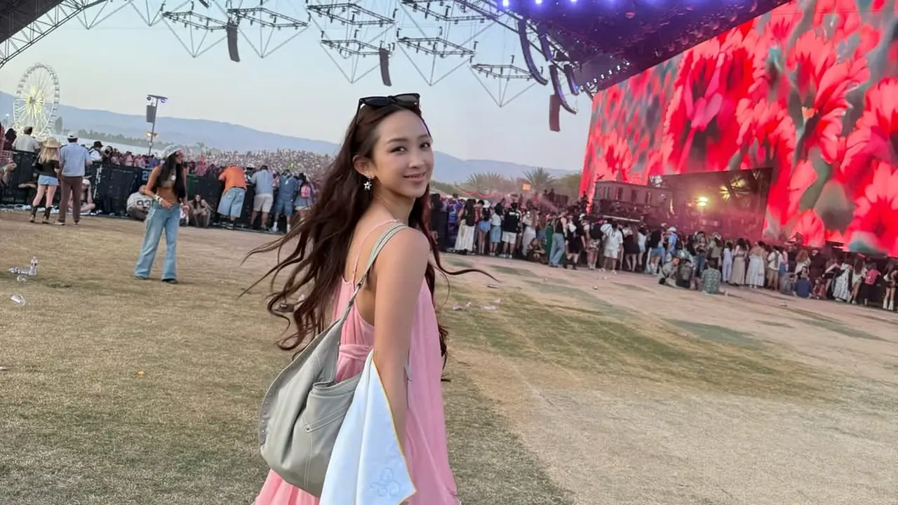 Dari Feminin sampai Edgy, Gaya Stylish Dita Karang Nonton Coachella 2026