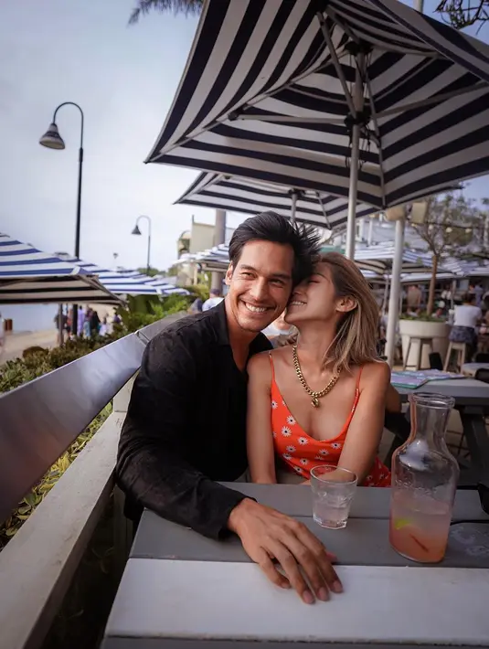 Seperti yang diketahui, hingga kini pandemi belum juga usai. Terkait pernikahan Jedar dan Richard, mereka berencana mengubah Haluan. Kabarnya pasangan kekasih ini akan menikah tanpa resepsi. (Instagram/richo_kyle)