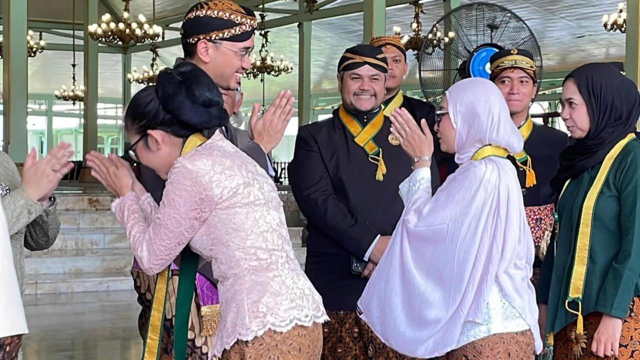 Halal Bi Halal, Pura Mangkunegaran Solo Bagikan 4000 Kupat Sayur Gratis