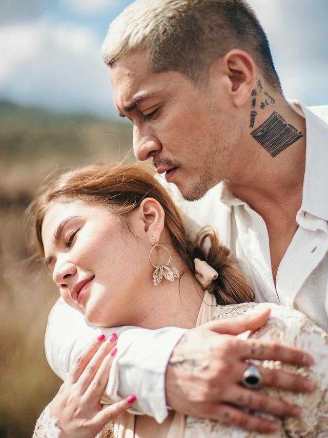 Miller Khan dan Farina Rebecca (Foto: Instagram/claus_schmidtt)