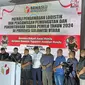 Ketua Bawaslu Provinsi Sulut Ardiles Mewoh didampingi Tim Penegakkan Hukum Terpadu (Gakumdu) di Kantor Bawaslu Sulut, Rabu (14/2/2024) malam.
