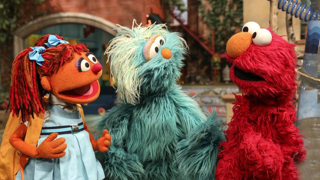Elmo-dan-kawan-kawan-nonton-sesame-street-yang-tayang-di-vidio