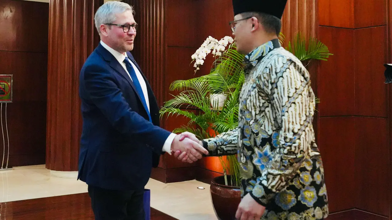 Menteri Luar Negeri Republik Indonesia Sugiono menerima kunjungan Duta Besar Estonia untuk Indonesia, Singapura, dan ASEAN, Priit Turk pada Kamis (27/3/2025) di kantor Kemlu RI. (Dok. Kemlu RI)