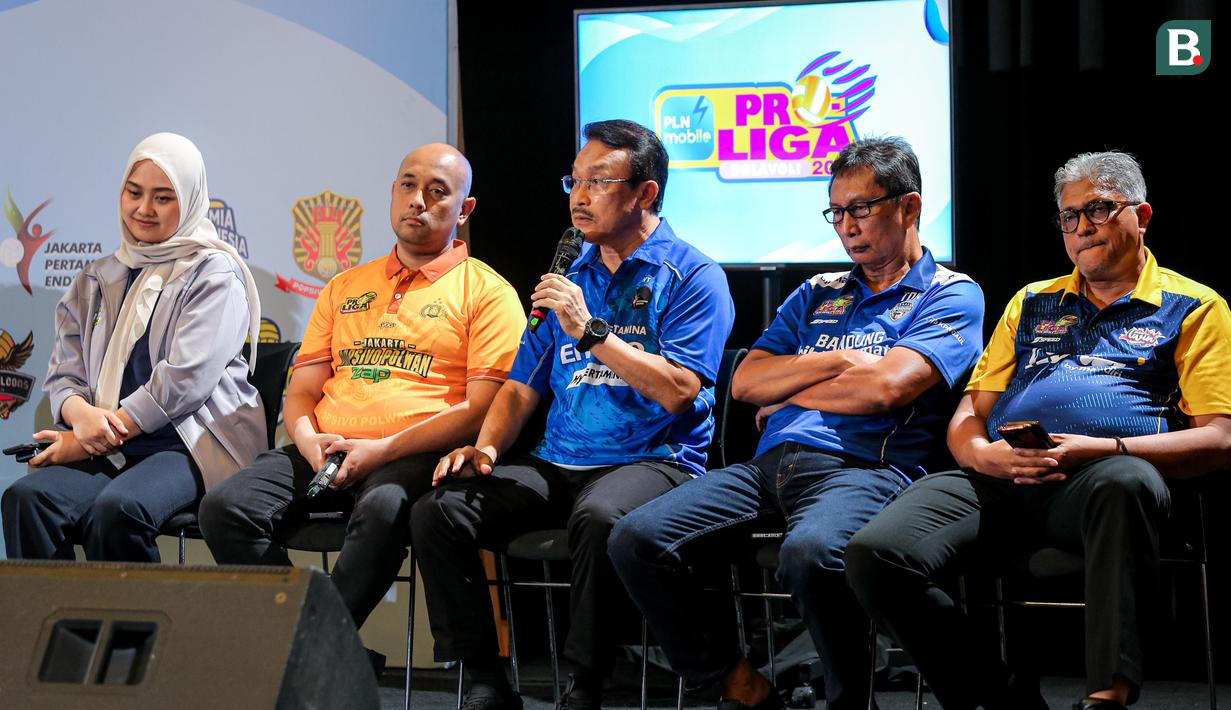 Sementara dari tim putri diikuti Jakarta Electric PLN, Jakarta POPSIVO POLWAN, Jakarta Pertamina Enduro, Gresik Petrokimia Pupuk Indonesia, Bandung BJB Tandamata, Jakarta Livin Mandiri, dan klub pendatang baru Yogya Falcons. (Bola.com/Bagaskara Lazuardi)