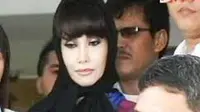 Malinda Dee juga mengidap kanker payudara dan harus dirawat di rumah sakit.